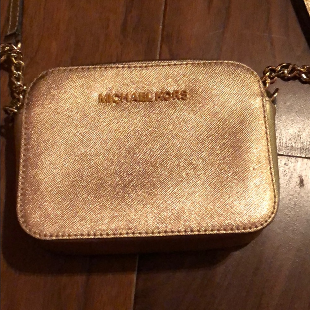 SMALL MICHEAL KORS GOLD CROSSBODY✨